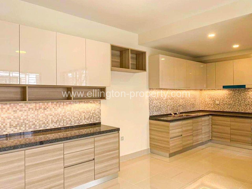 Villa For Rent In Borey Peng Houth Boerng Snor. - Ellington Property