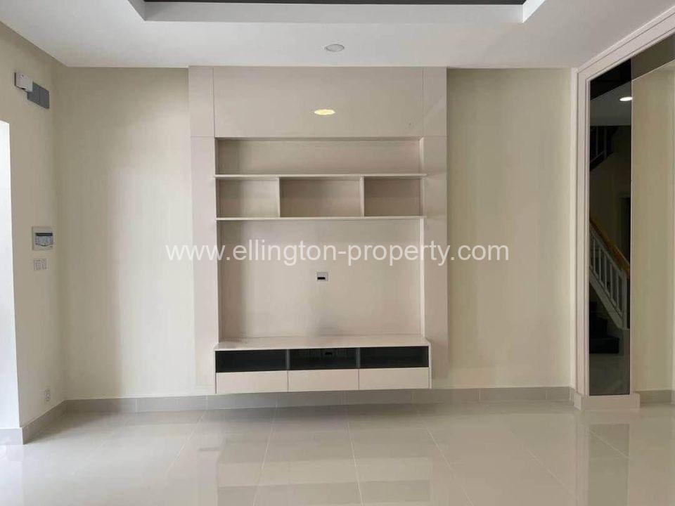 Villa ( La ) For Sale In Borey Peng Huoth Boerng Snor.  - Ellington Property