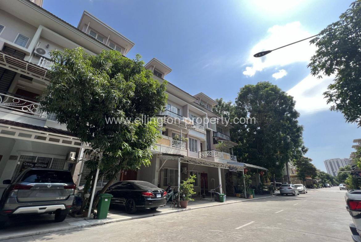 Villa For Rent In Borey Peng Huoth Boerng Snor - Ellington Property