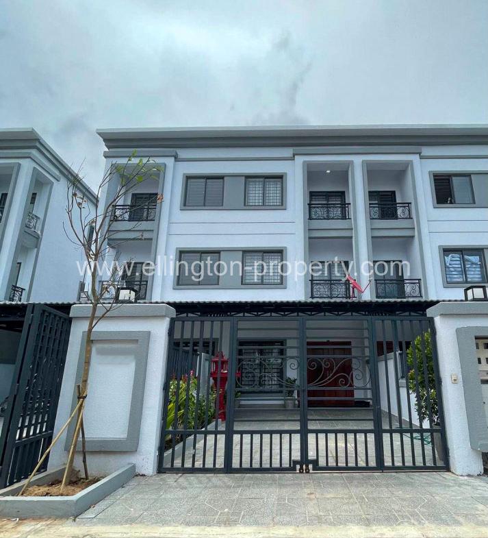 Villa For Rent In Sensok Area - Ellington Property