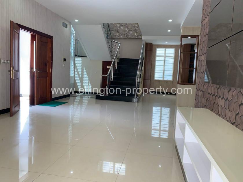 Villa For Rent In Sensok Area - Ellington Property