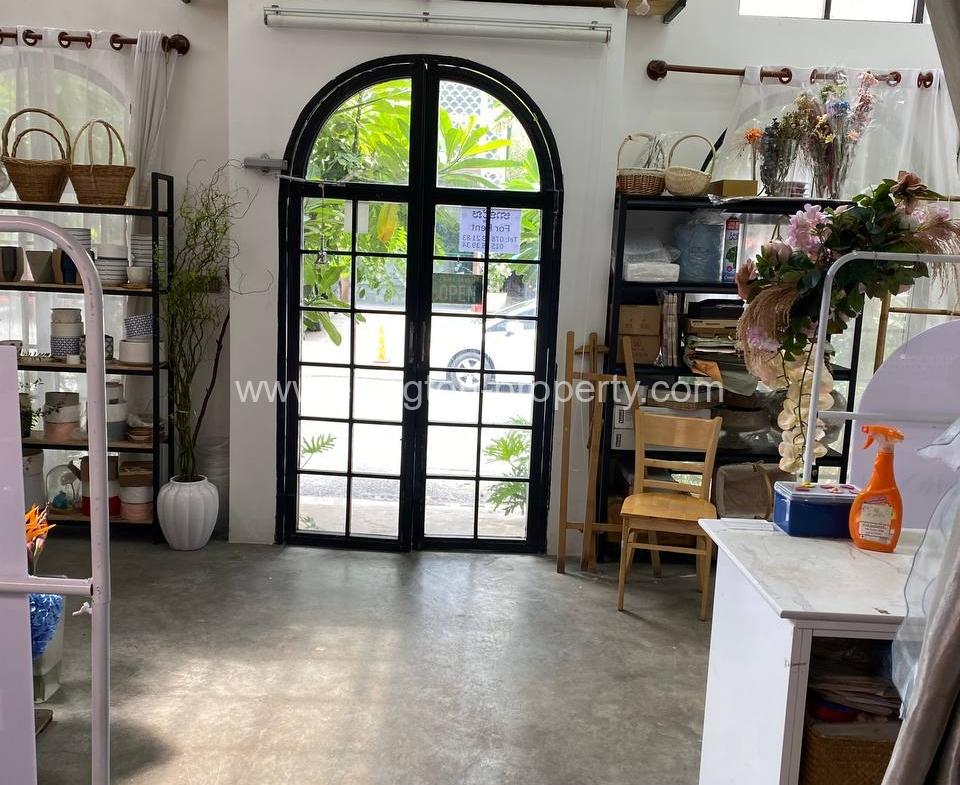 Shop For Rent In Bkk - Ellington Property