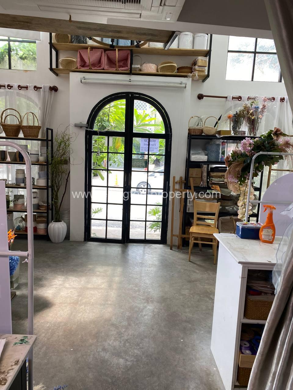 Shop For Rent In Bkk - Ellington Property