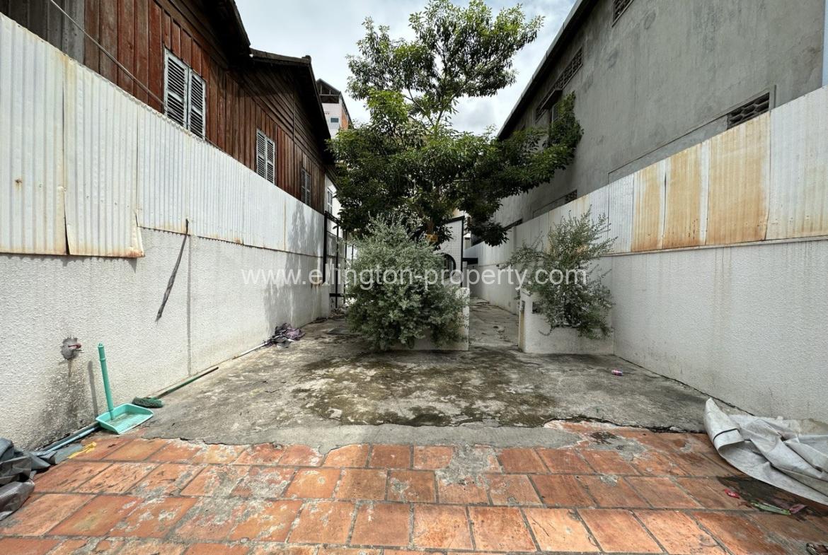 Land For Rent In Bkk3 - Ellington Property