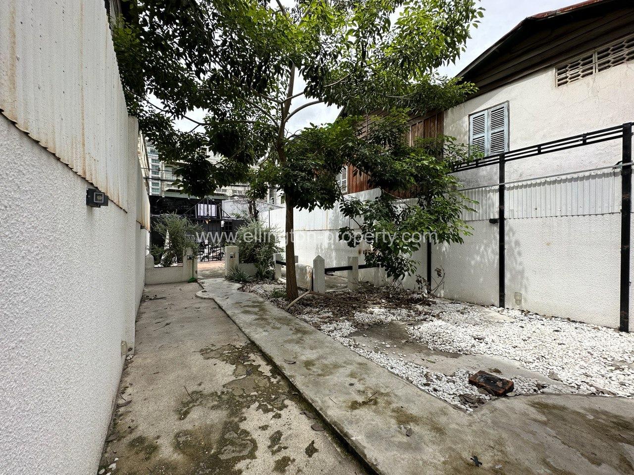 Land For Rent In Bkk3 - Ellington Property