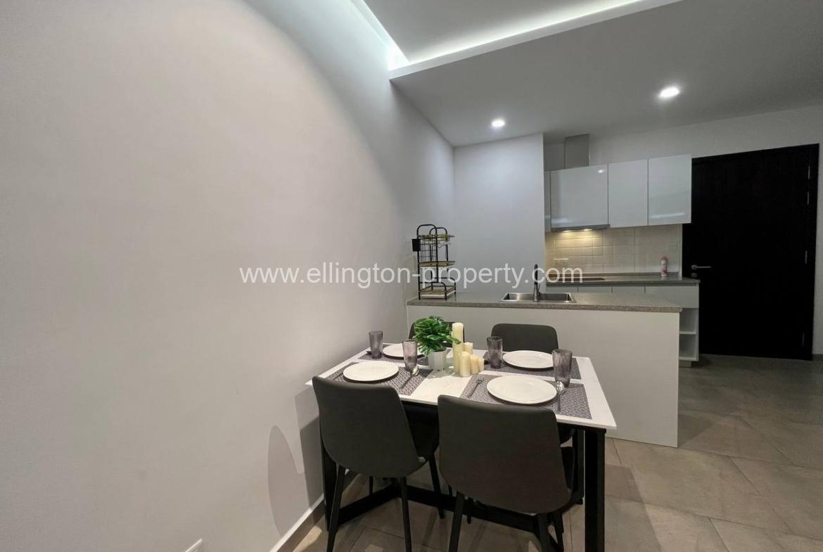 Condo For Rent Close By To Aon 3 Shopping Mall - Ellington Property