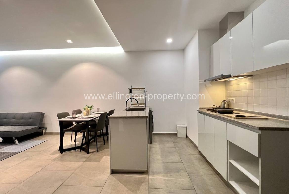 Condo For Rent Close By To Aon 3 Shopping Mall - Ellington Property