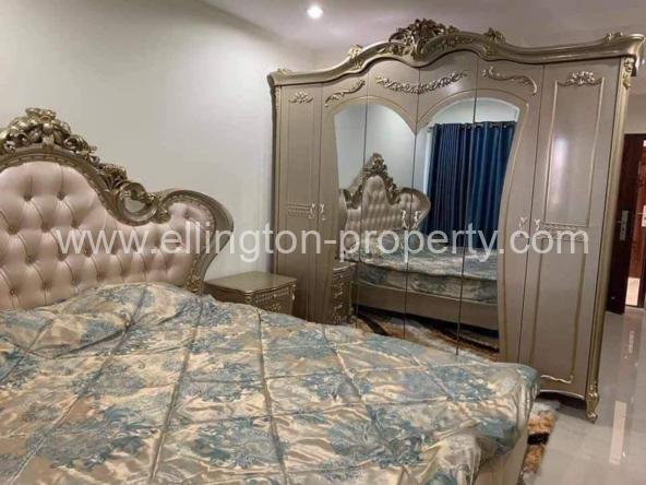 Studio Roo - Ellington Property