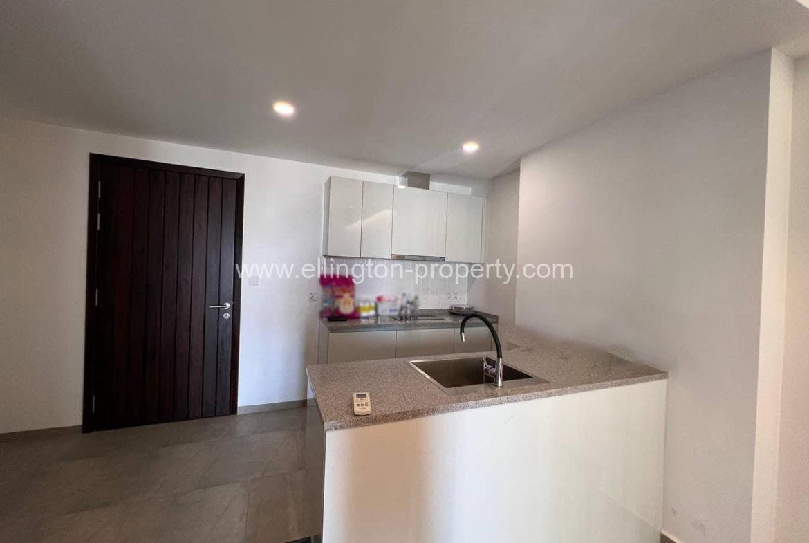 2 Bedrooms Condo For Rent Close By To Aon 3 Shopping - Ellington Property