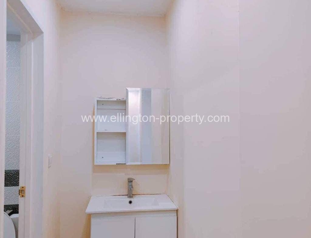 2 Bedrooms Condo For Rent In Bkk3 - Ellington Property