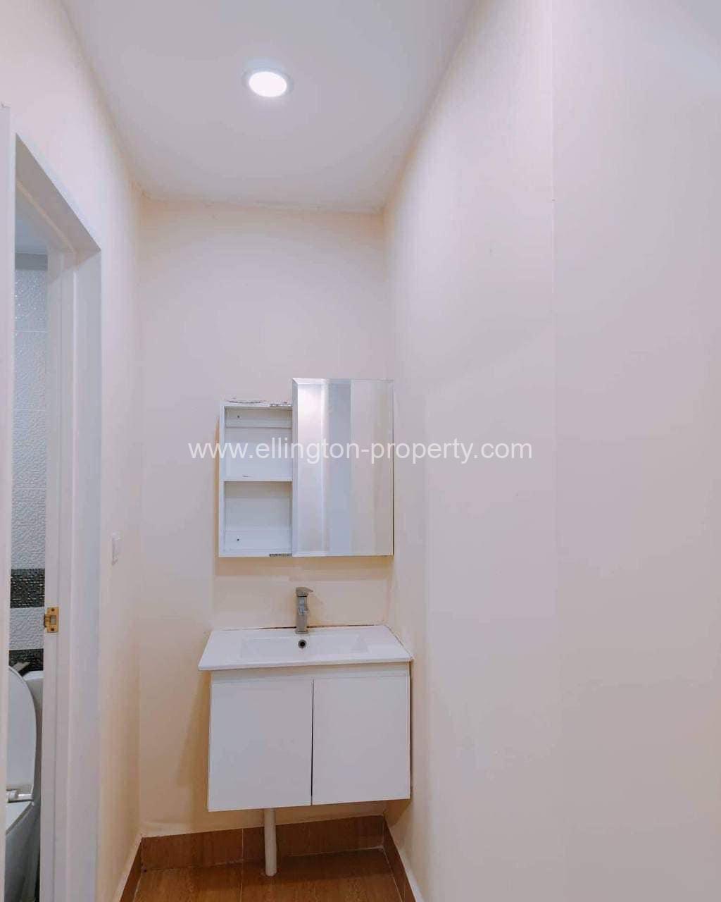 2 Bedrooms Condo For Rent In Bkk3 - Ellington Property