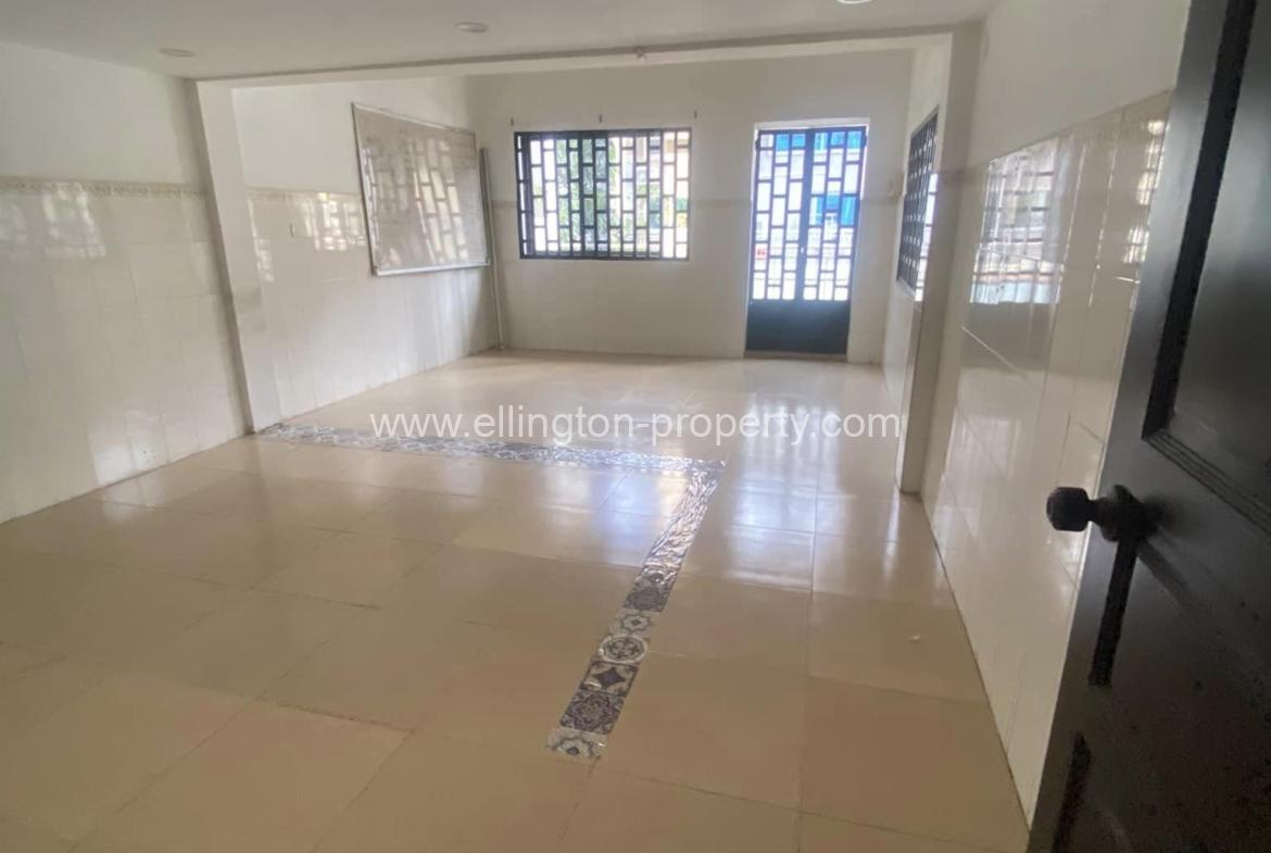 Flat House For Rent In Chamkar Morn - Ellington Property