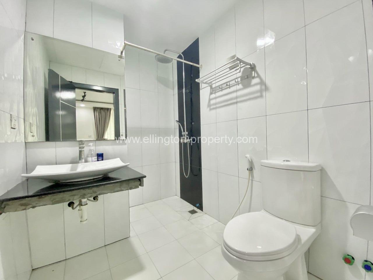 1 Bedroom Service Apartment For Rent In Bkk3 Area - Ellington Property