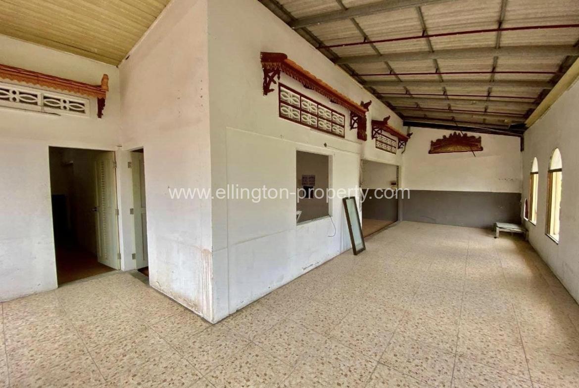 Shophouse For Rent In Bkk - Ellington Property