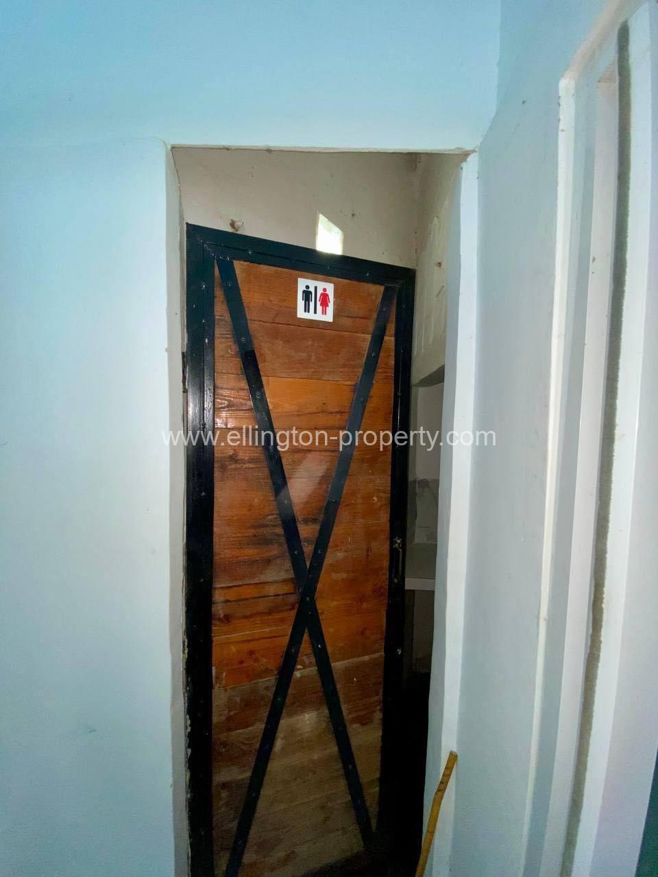 Shophouse For Rent In Bkk2 - Ellington Property