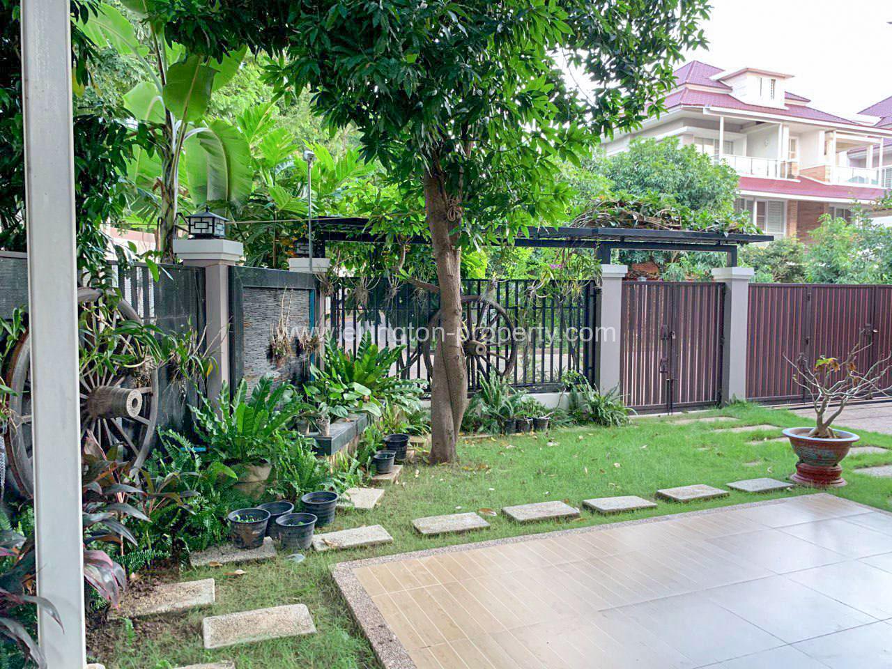 Queen Villa For Rent Borey Peng Houth - Ellington Property