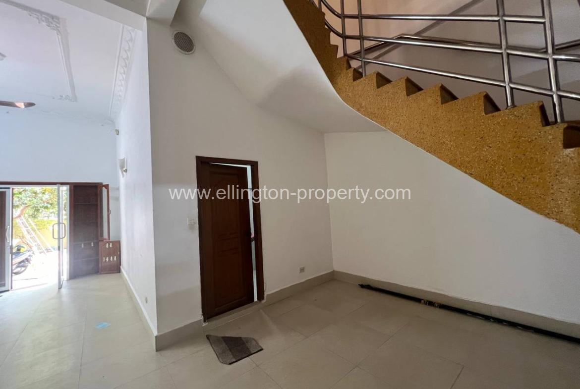 Villa For Rent In Toul Tompong Area - Ellington Property