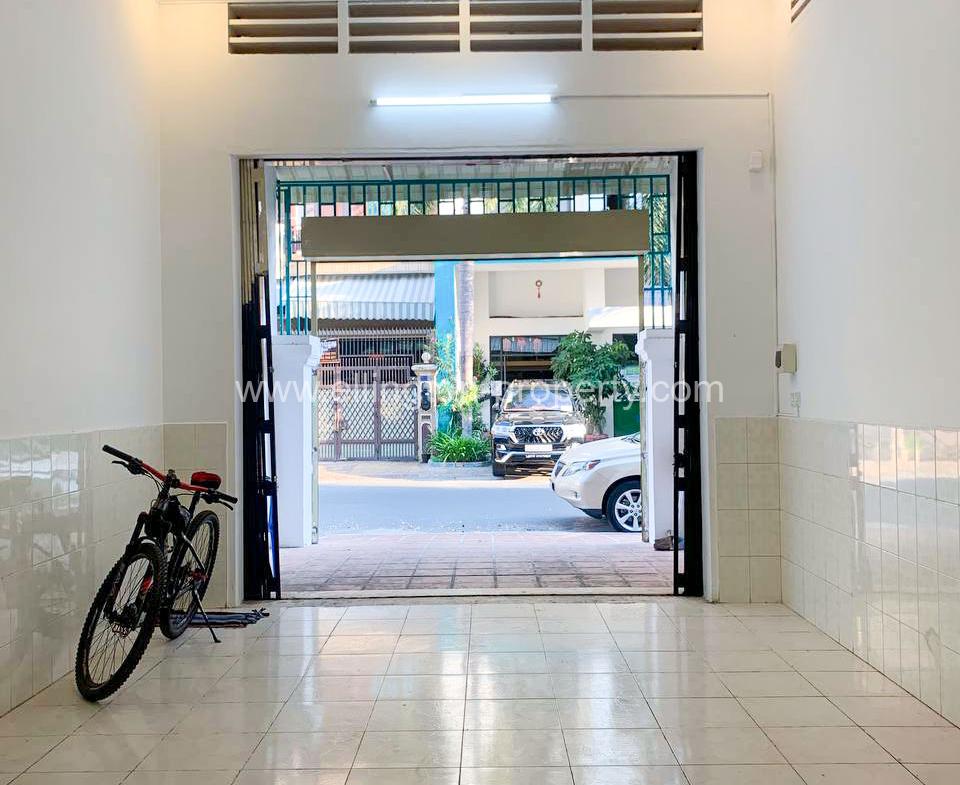 Shophouse For Rent In Bkk2 - Ellington Property