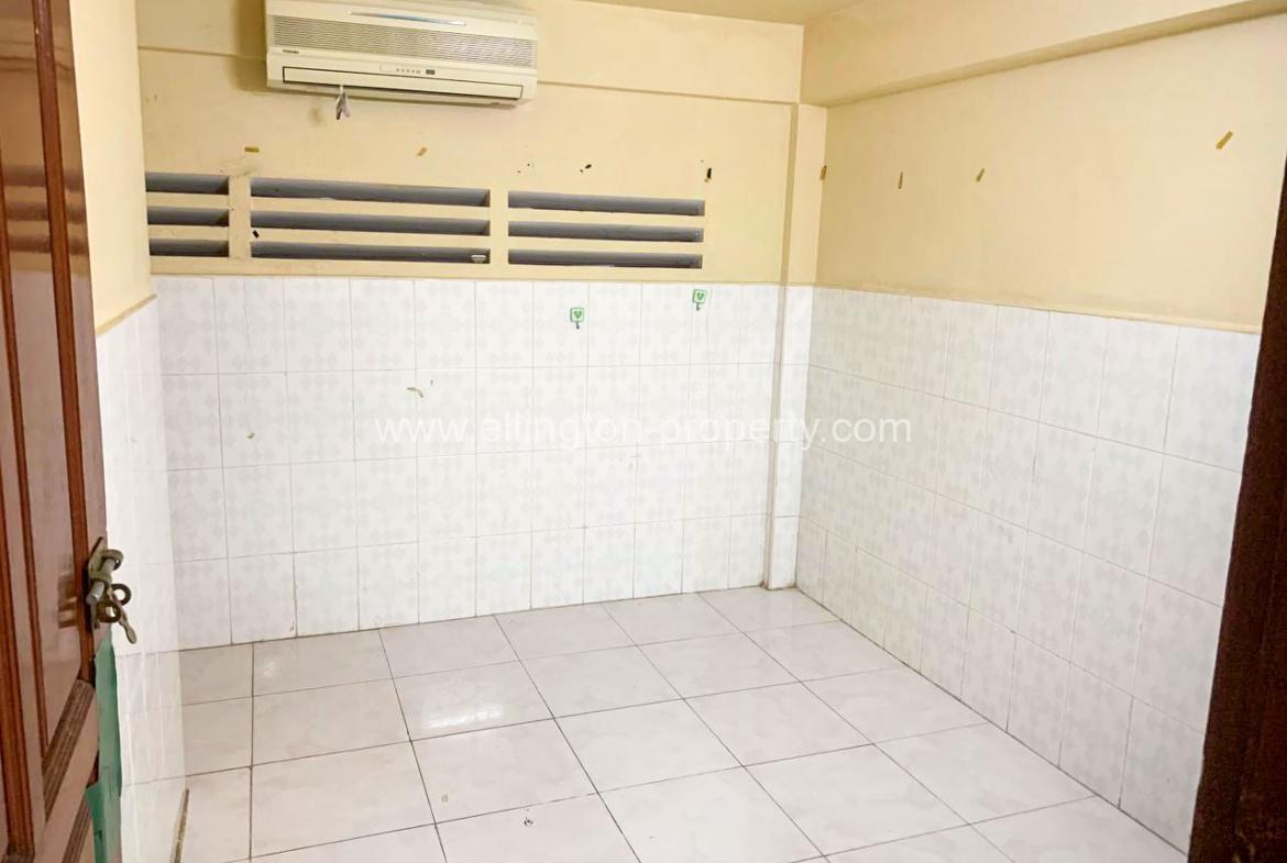 Shophouse For Rent In Bkk2 - Ellington Property