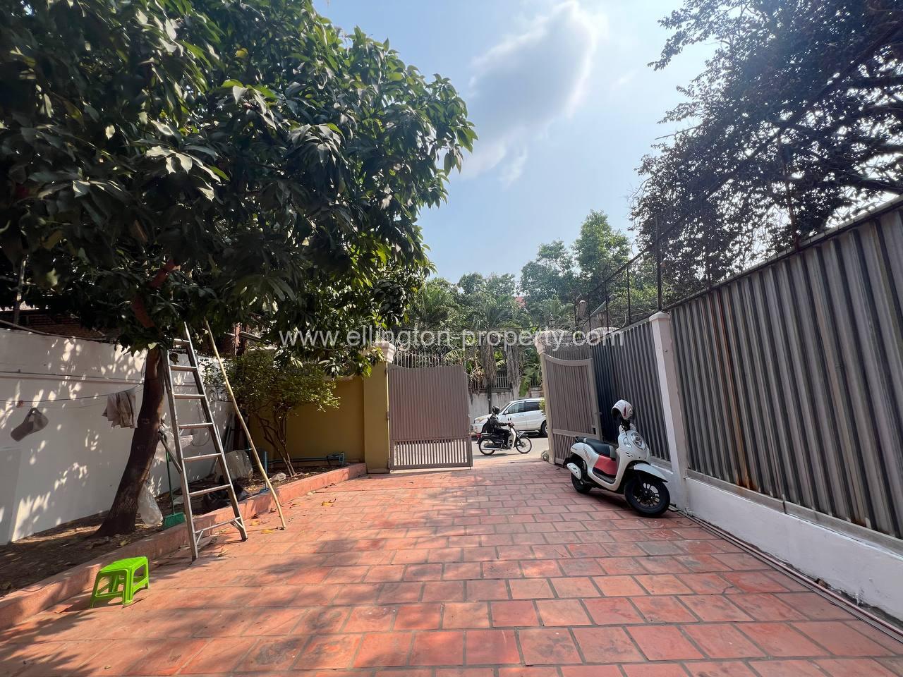 Villa For Rent In Toul Tompong Area - Ellington Property