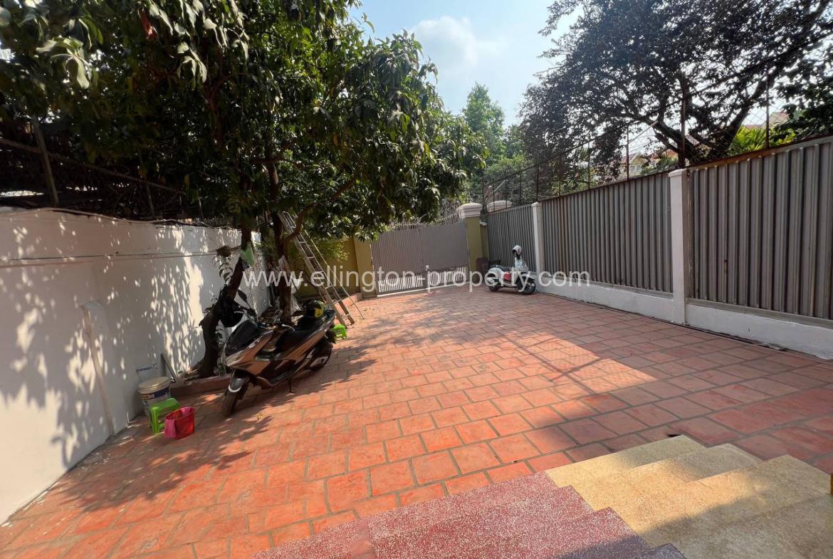 Villa For Rent In Toul Tompong Area - Ellington Property