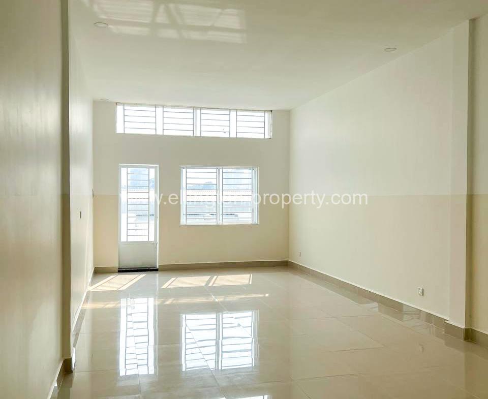 Flat House For Rent In Chroy Changvar Area - Ellington Property