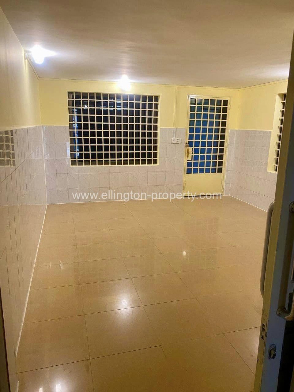 Shophouse For Rent In Bkk3 - Ellington Property