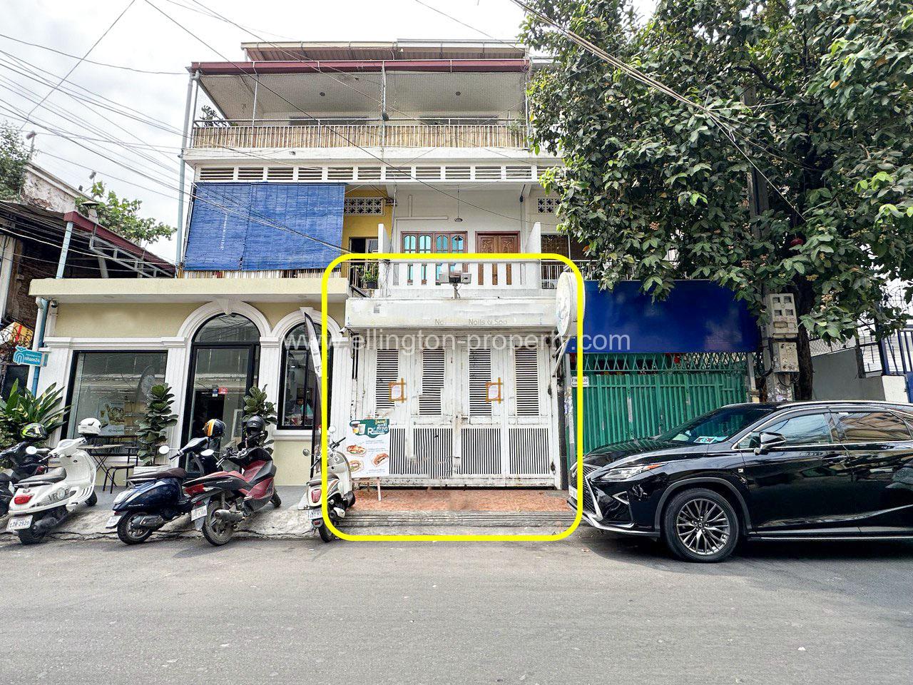 Shophouse For Rent In Chakto Muk - Ellington Property