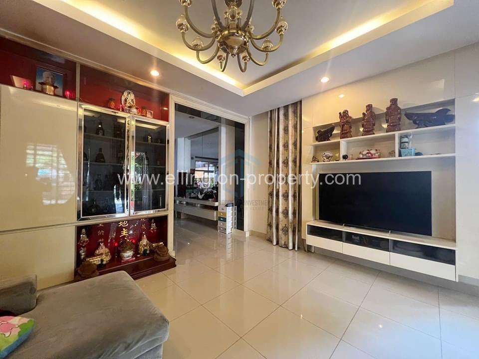 La Villa For Rent At Borey Peng Huoth Boung Snor - Ellington Property