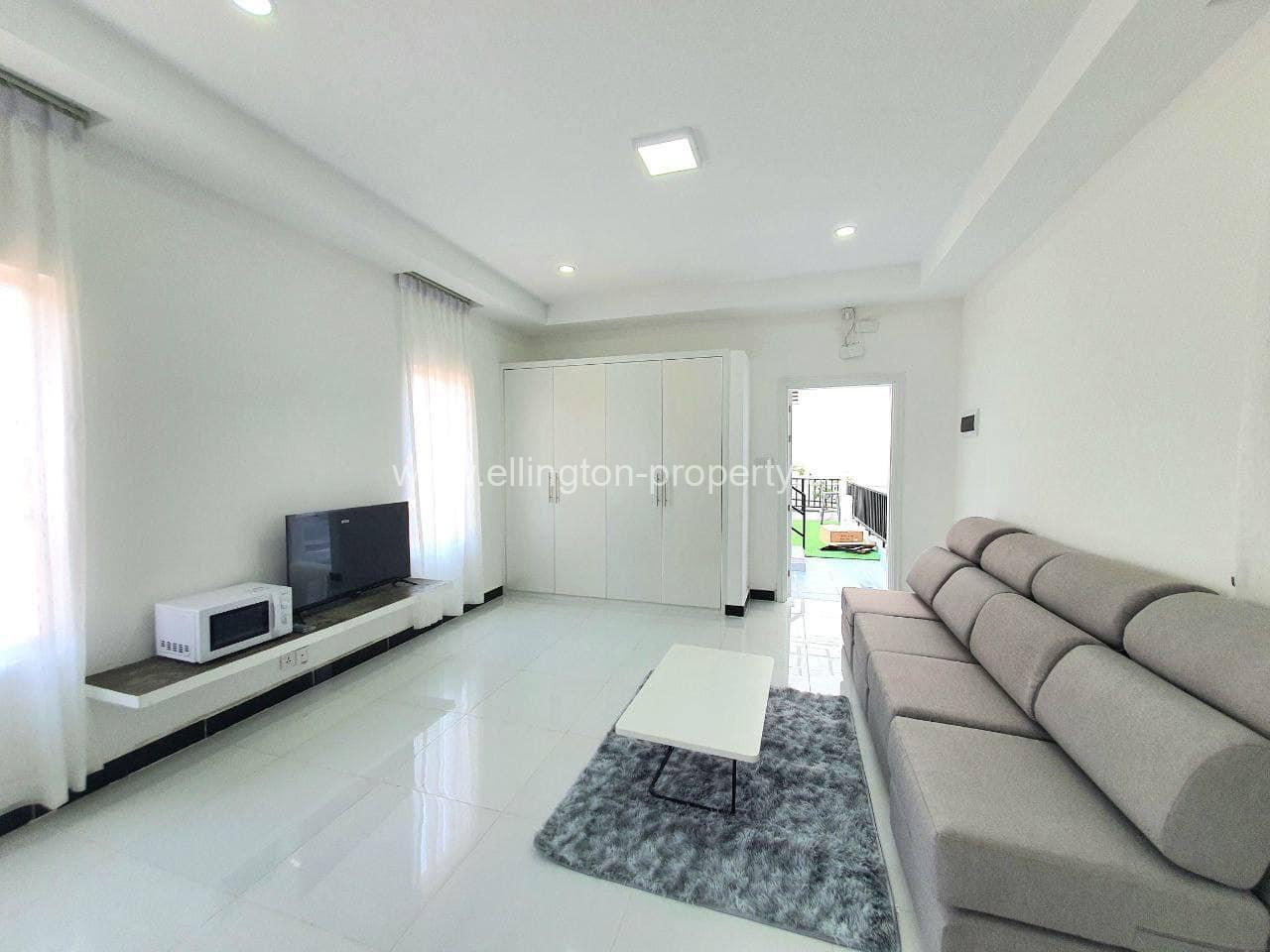 2 Bedrooms Service Apartment For Rent - Ellington Property