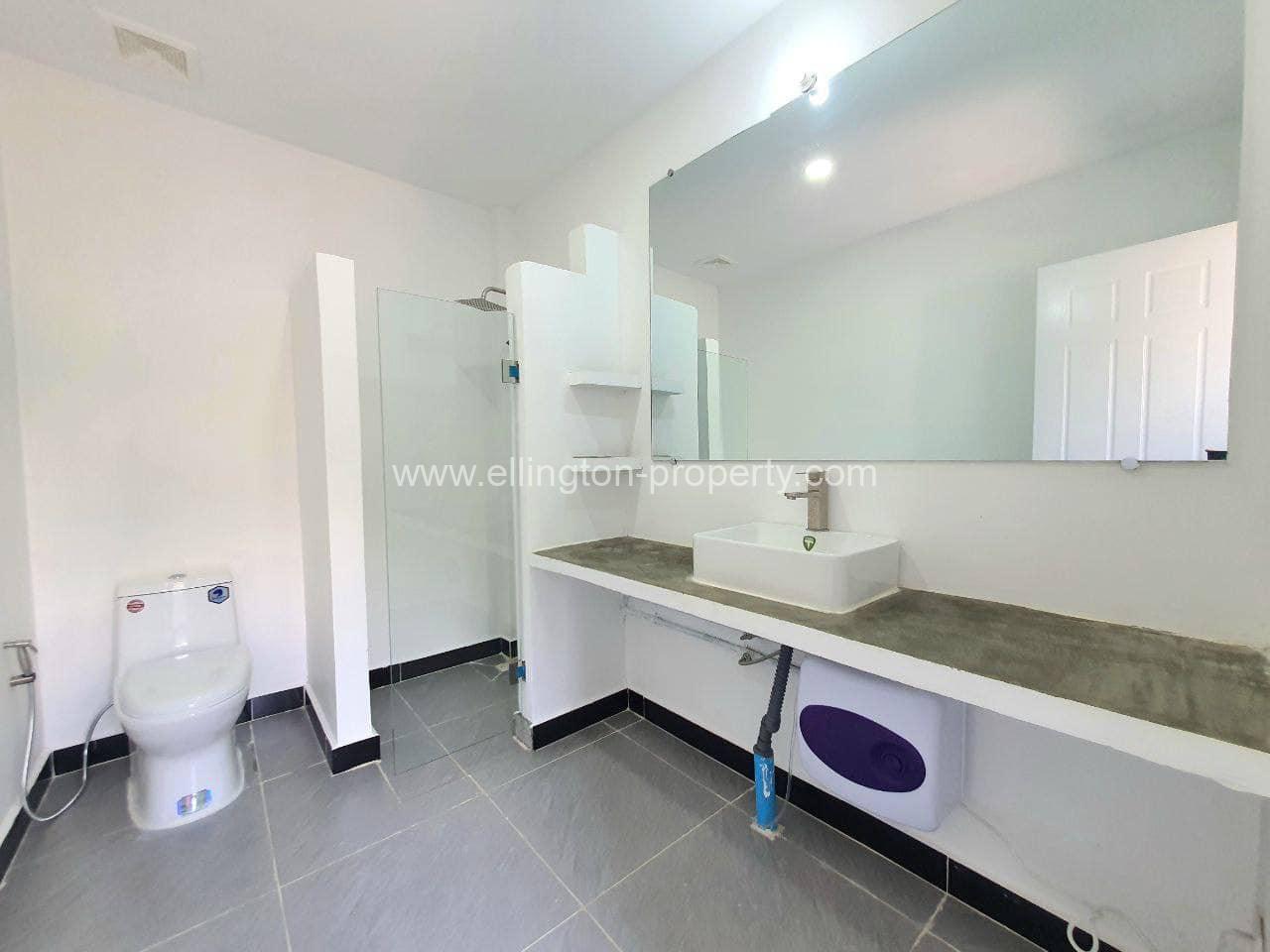 2 Bedrooms Service Apartment For Rent - Ellington Property