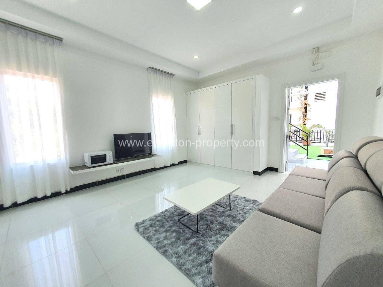 2 Bedrooms Service Apartment For Rent - Ellington Property