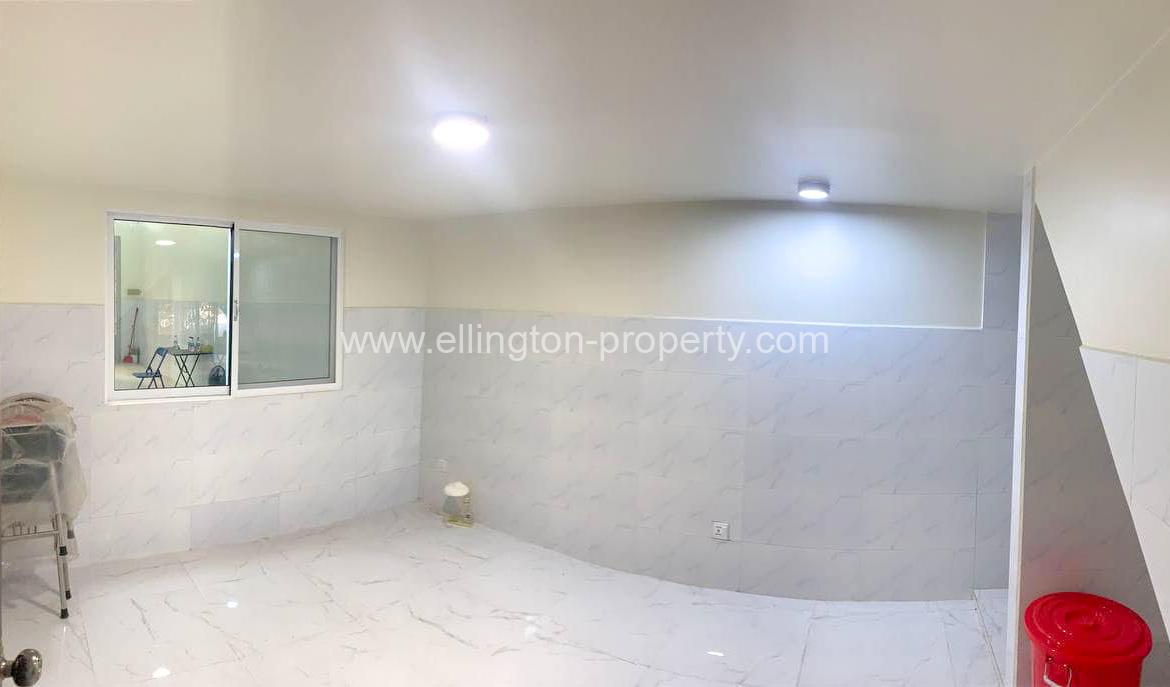 Shophouse For Rent In 7 Makara Area - Ellington Property