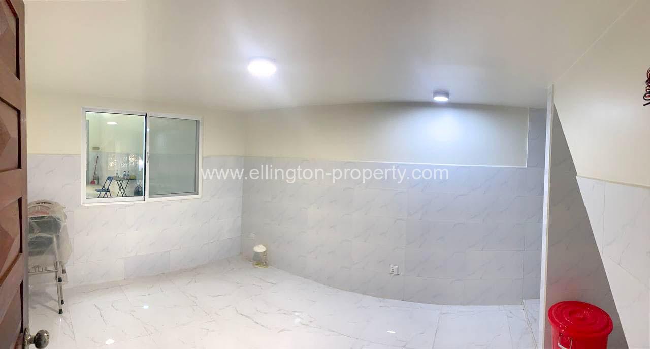 Shophouse For Rent In 7 Makara Area - Ellington Property