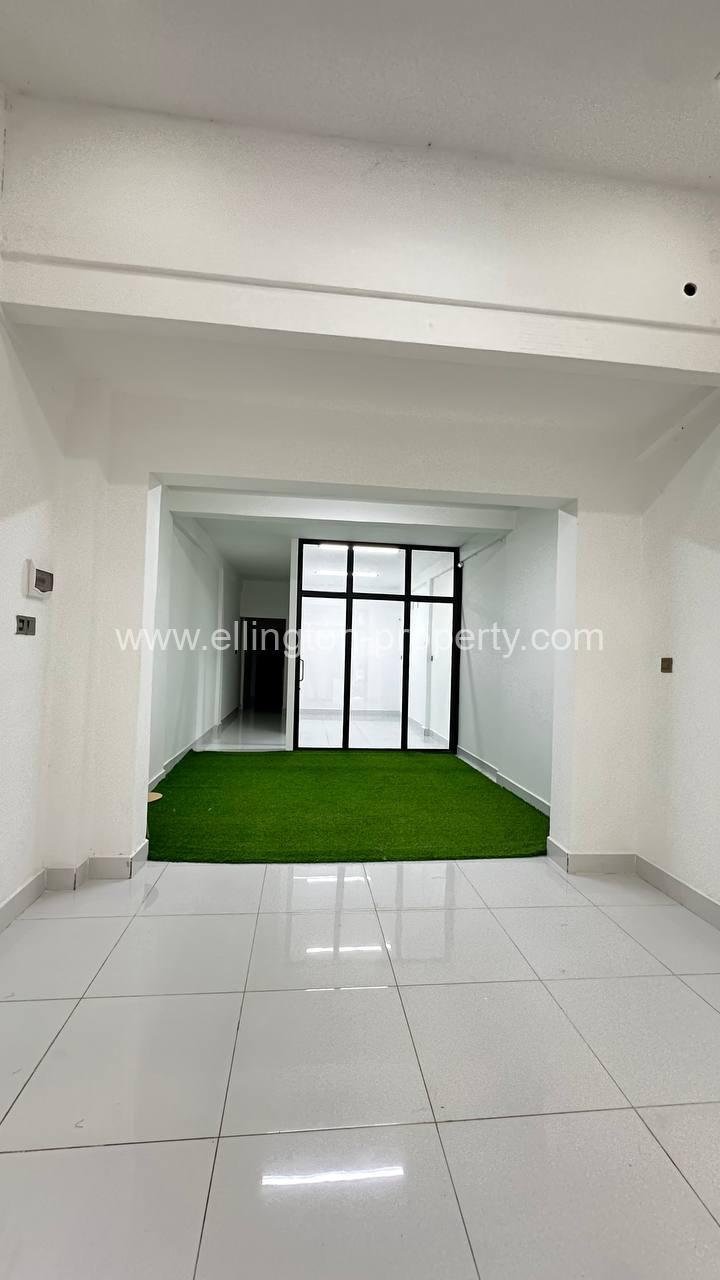 Shophouse For Rent In Bkk2 - Ellington Property