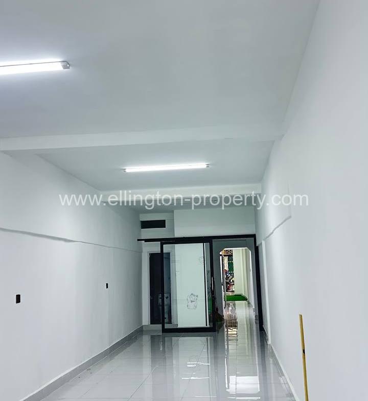 Shophouse For Rent In Bkk2 - Ellington Property