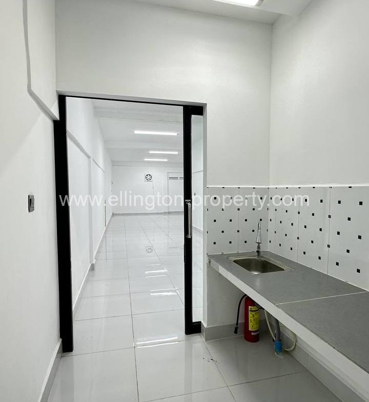 Shophouse For Rent In Bkk2 - Ellington Property