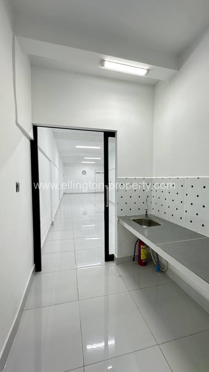 Shophouse For Rent In Bkk2 - Ellington Property