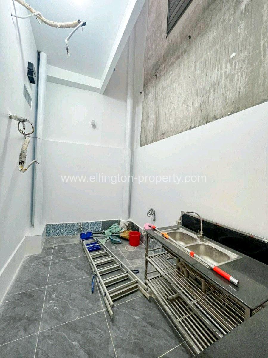 Shop House For Rent In Daun Penh - Ellington Property