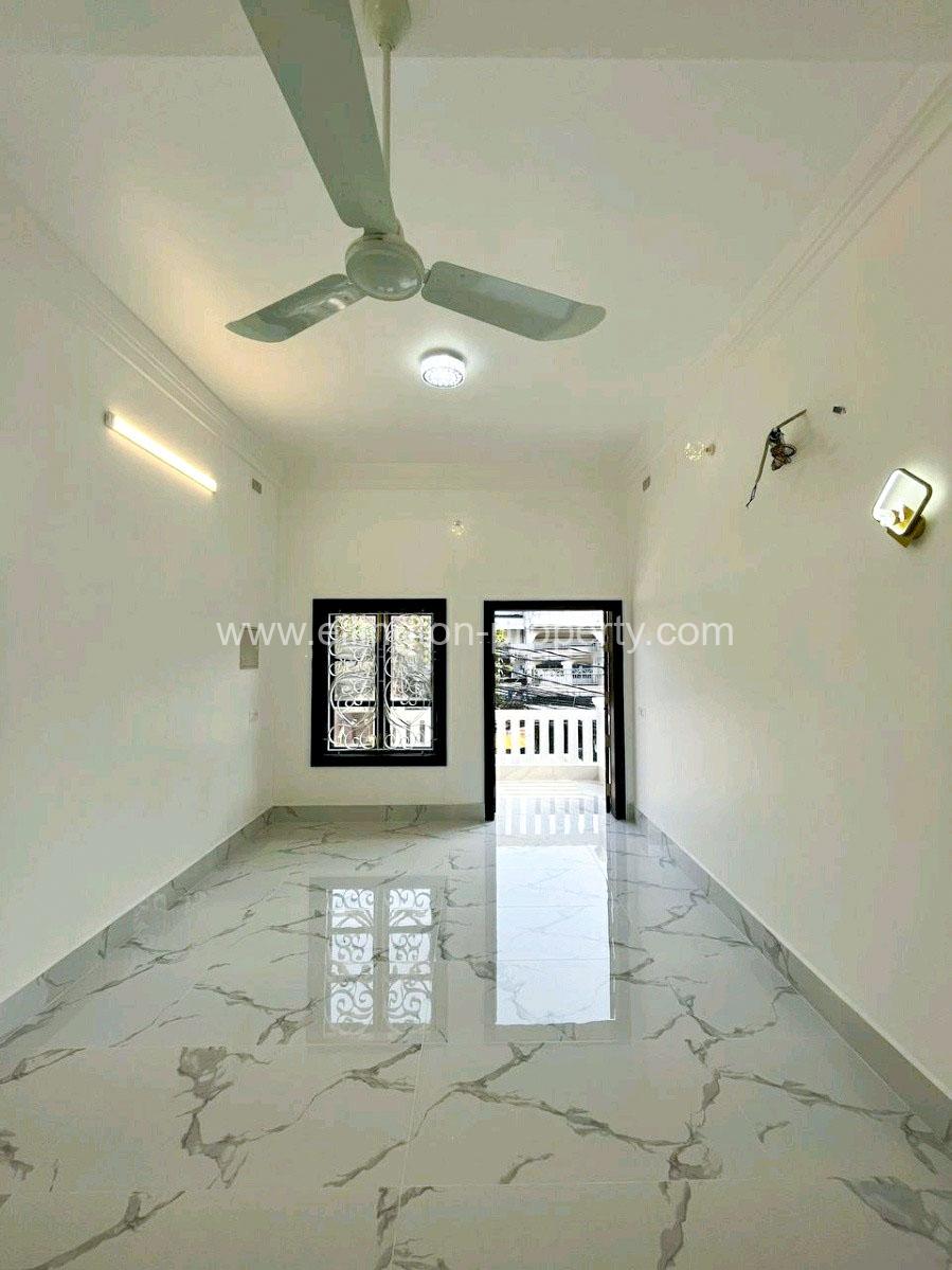 Shop House For Rent In Daun Penh - Ellington Property