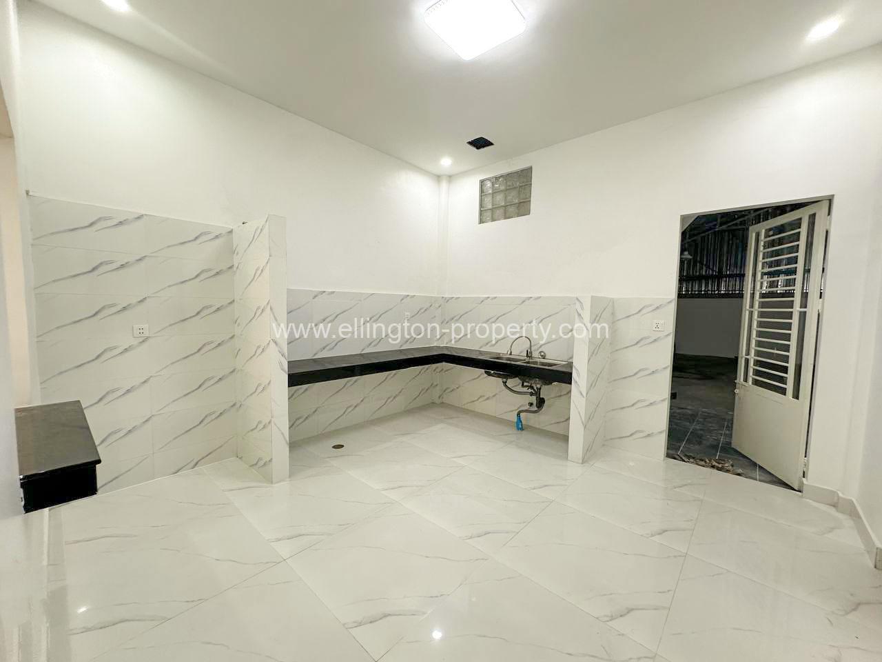 Shophouse For Rent In Bkk - Ellington Property