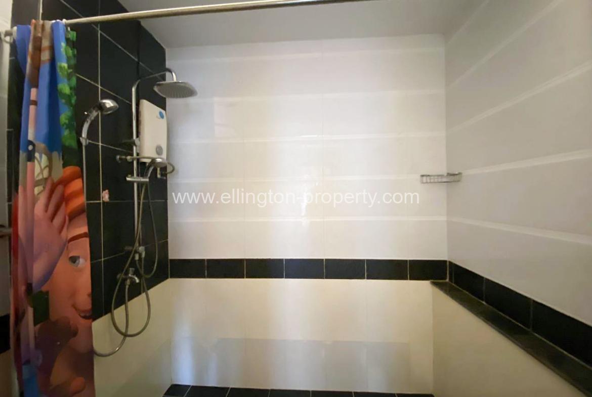 Twin Villa For Rent Near Aeon Sensok Area - Ellington Property