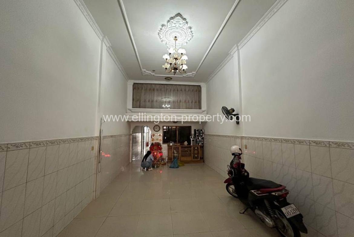 Shophouse For Rent In Bkk3 - Ellington Property