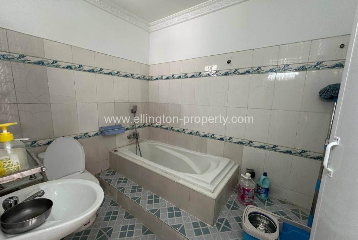 Shophouse For Rent In Bkk3 - Ellington Property