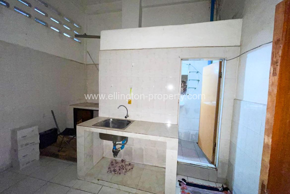 Shophouse For Rent In Bkk - Ellington Property