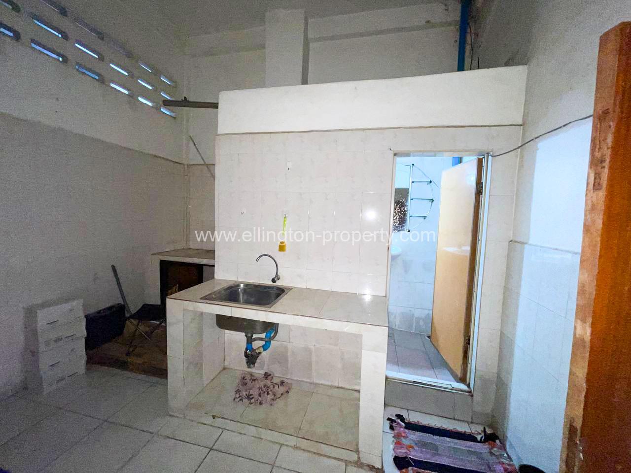 Shophouse For Rent In Bkk - Ellington Property