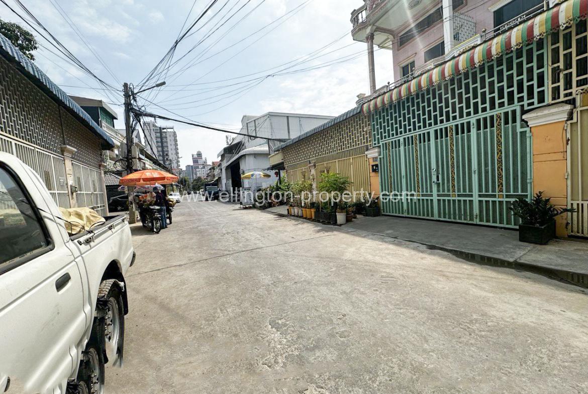 Flat House For Rent In Toul Tompong - Ellington Property