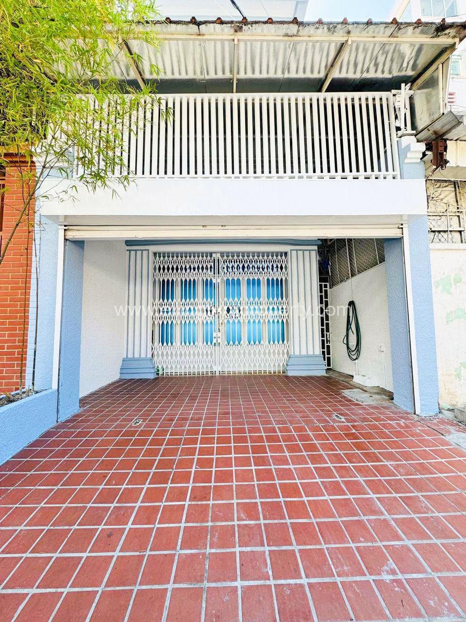 Shophouse For Rent In Bkk2 - Ellington Property