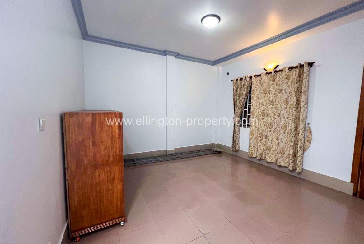 Shophouse For Rent In Bkk2 - Ellington Property