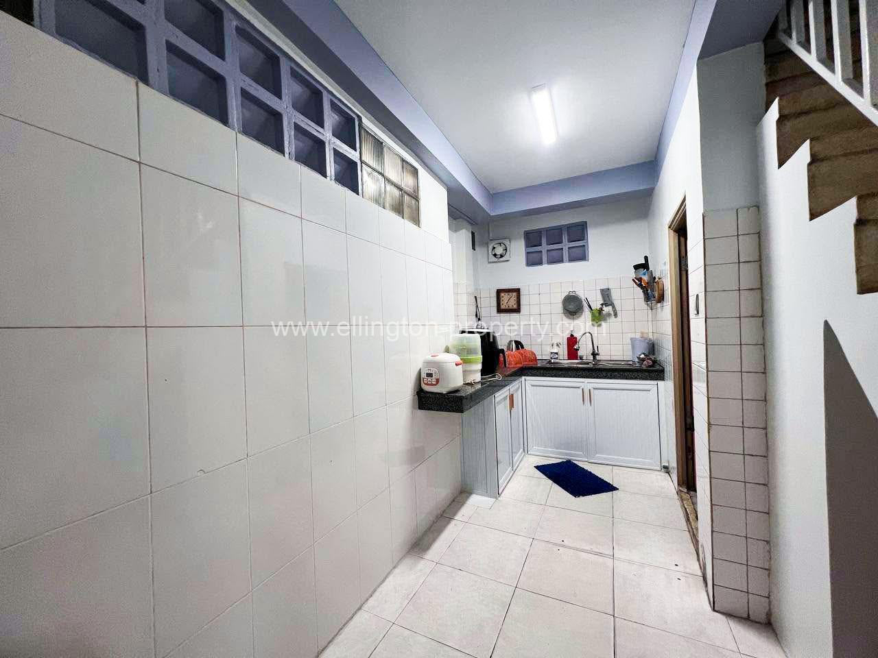 Shophouse For Rent In Bkk2 - Ellington Property